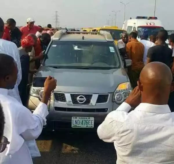 Breaking News: Medical Doctor Parks His Car and Jumps to Death from Third Mainland Bridge (Photo)
